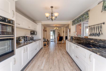 3 bedroom Detached bungalow for sale in Shireoaks Common, Worksop, S81