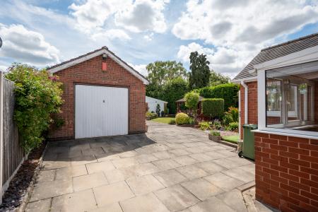 3 bedroom Detached bungalow for sale in Shireoaks Common, Worksop, S81