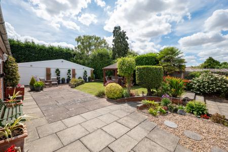3 bedroom Detached bungalow for sale in Shireoaks Common, Worksop, S81