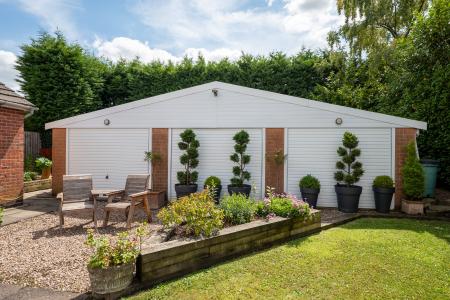 3 bedroom Detached bungalow for sale in Shireoaks Common, Worksop, S81