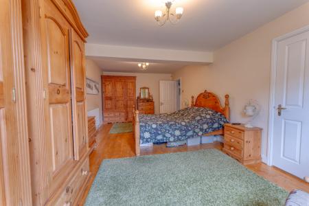 3 bedroom Detached bungalow for sale in Shireoaks Common, Worksop, S81