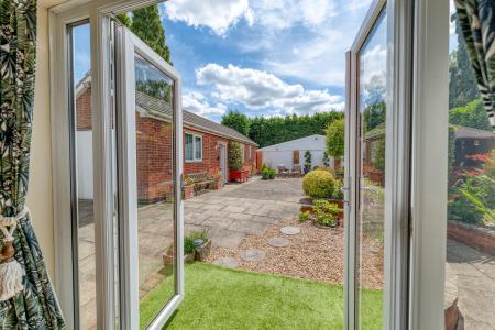 3 bedroom Detached bungalow for sale in Shireoaks Common, Worksop, S81