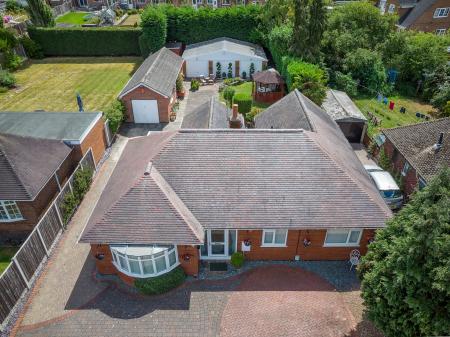 3 bedroom Detached bungalow for sale in Shireoaks Common, Worksop, S81