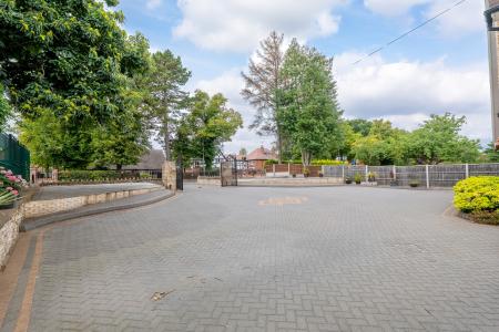 4 bedroom Detached house for sale in Sparken Hill, Worksop, S80