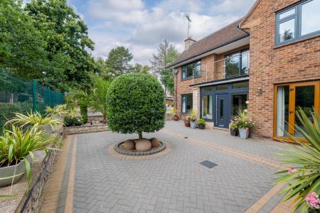 4 bedroom Detached house for sale in Sparken Hill, Worksop, S80