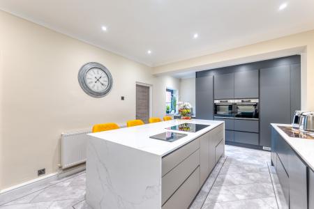 4 bedroom Detached house for sale in Sparken Hill, Worksop, S80