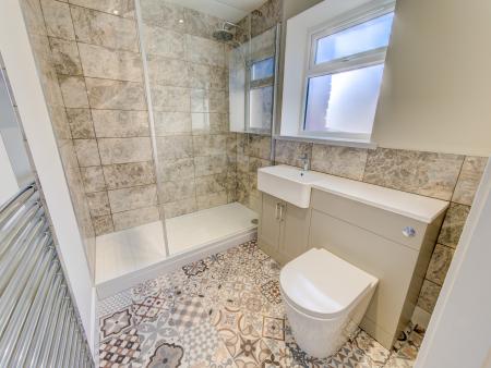 2 bedroom Semi-detached bungalow for sale in Wood Avenue, Creswell, S80