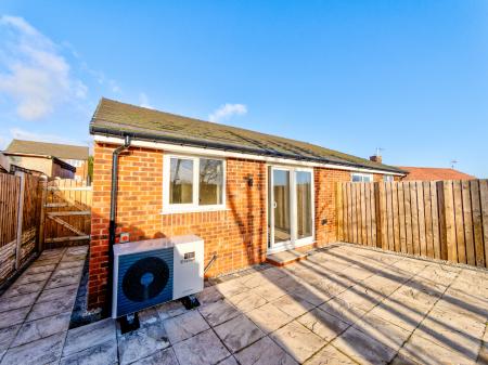 2 bedroom Semi-detached bungalow for sale in Wood Avenue, Creswell, S80