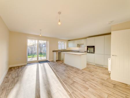 2 bedroom Semi-detached bungalow for sale in Wood Avenue, Creswell, S80