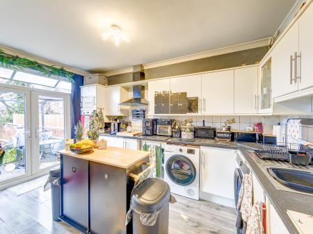 3 bedroom End of terrace house for sale in Roman Road, Doncaster, DN4