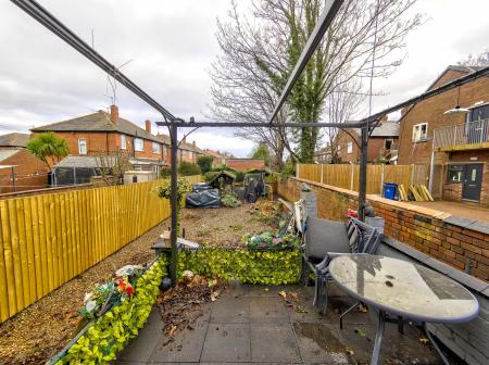 3 bedroom End of terrace house for sale in Roman Road, Doncaster, DN4