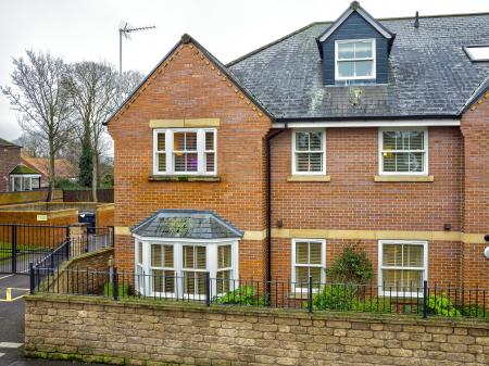 Grove Court, Worksop, S80