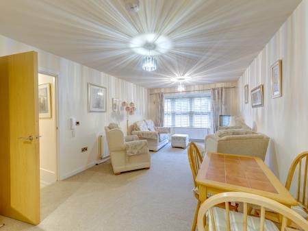 2 bedroom Apartment for sale in Grove Court, Worksop, S80