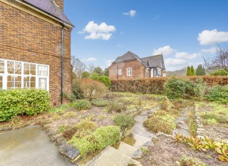 3 bedroom Detached house for sale in Sparken Hill, Worksop, S80