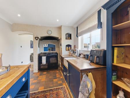 4 bedroom Detached house for sale in Sparken Hill, Worksop, S80