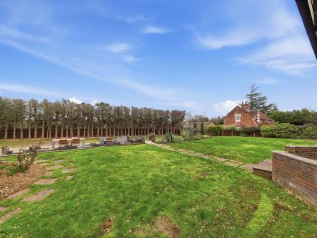 4 bedroom Detached house for sale in Sparken Hill, Worksop, S80