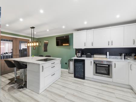 4 bedroom Detached house for sale in Greenwood Close, Worksop, S81