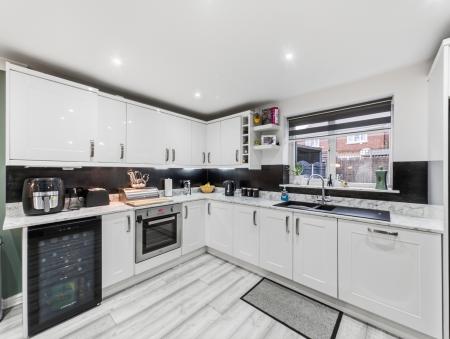 4 bedroom Detached house for sale in Greenwood Close, Worksop, S81