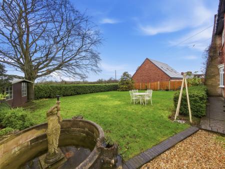 5 bedroom Detached house for sale in Hollin Hill Road, Clowne, S43