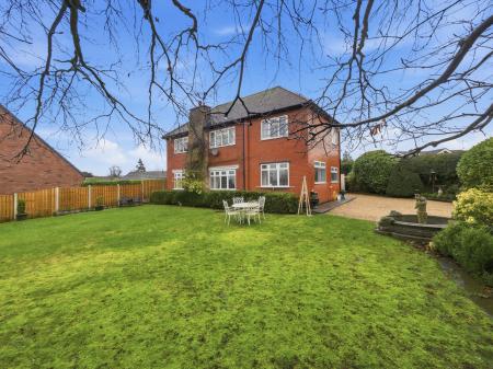 5 bedroom Detached house for sale in Hollin Hill Road, Clowne, S43