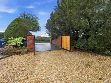 5 bedroom Detached house for sale in Hollin Hill Road, Clowne, S43