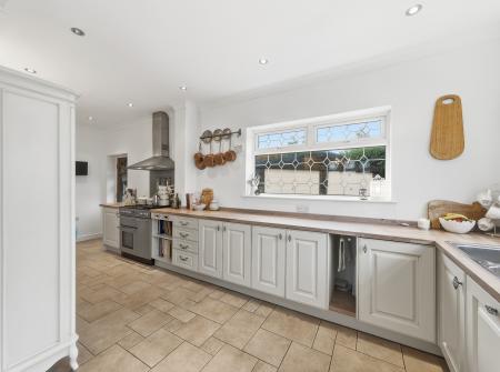 5 bedroom Detached house for sale in Hollin Hill Road, Clowne, S43