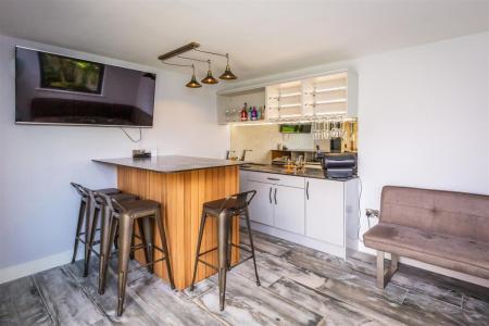 5 bedroom Detached house for sale in Park Street, Worksop, S80