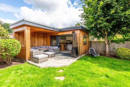 5 bedroom Detached house for sale in Park Street, Worksop, S80