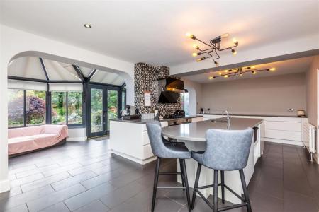 5 bedroom Detached house for sale in Park Street, Worksop, S80