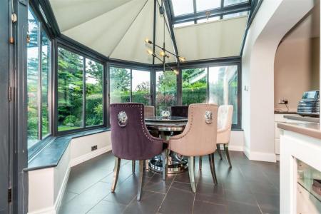 5 bedroom Detached house for sale in Park Street, Worksop, S80