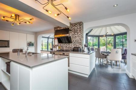 5 bedroom Detached house for sale in Park Street, Worksop, S80