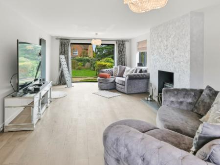 5 bedroom Detached house for sale in Park Street, Worksop, S80