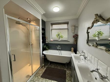 4 bedroom Link detached house for sale in The Baulk, Worksop, S81