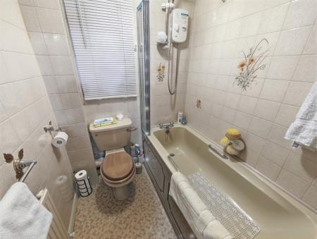 4 bedroom Bungalow for sale in Rosedale, Worksop, S81