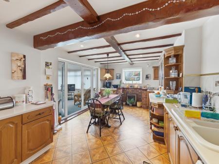 4 bedroom Bungalow for sale in Rosedale, Worksop, S81