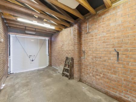 2 bedroom Semi-detached house for sale in Lindwall Court, Worksop, S81