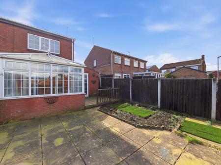 2 bedroom Semi-detached house for sale in Lindwall Court, Worksop, S81