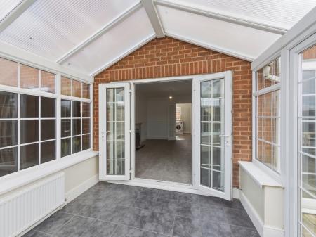 2 bedroom Semi-detached house for sale in Lindwall Court, Worksop, S81