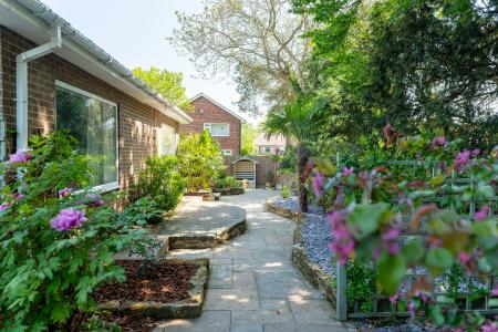 2 bedroom Detached bungalow for sale in High Road, Carlton in Lindrick, S81