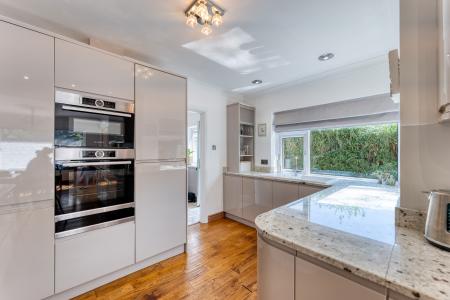 2 bedroom Detached bungalow for sale in High Road, Carlton in Lindrick, S81