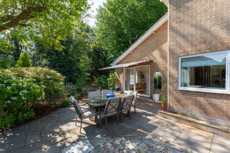 2 bedroom Detached bungalow for sale in High Road, Carlton in Lindrick, S81