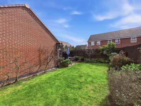 3 bedroom Semi-detached house for sale in Henry Close, Worksop, S80