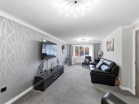 4 bedroom Detached house for sale in Greenwood Close, Worksop, S81