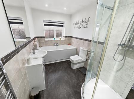 4 bedroom Detached house for sale in Greenwood Close, Worksop, S81