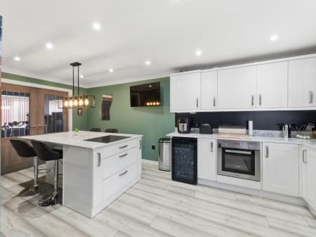 4 bedroom Detached house for sale in Greenwood Close, Worksop, S81