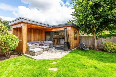 5 bedroom Detached house for sale in Park Street, Worksop, S80