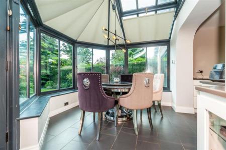 5 bedroom Detached house for sale in Park Street, Worksop, S80