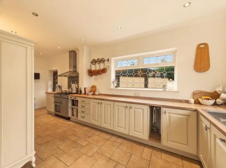 5 bedroom Detached house for sale in Hollin Hill Road, Clowne, S43