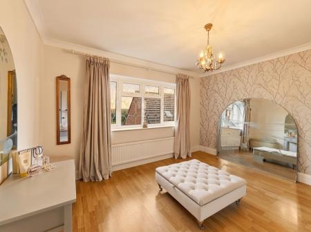 5 bedroom Detached house for sale in Hollin Hill Road, Clowne, S43