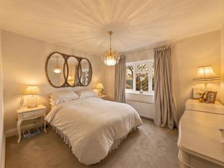 5 bedroom Detached house for sale in Hollin Hill Road, Clowne, S43
